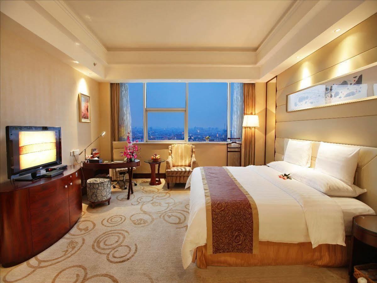 Golden Shining New Century Grand Hotel Beihai Exteriör bild